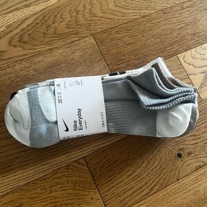 NIKE Everyday Socks